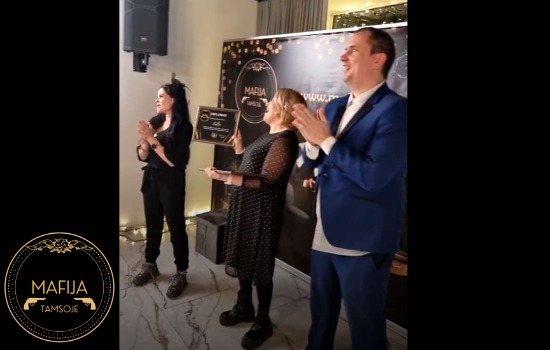 mafija tamsoje žaidimas kalėdos apdovanojimai
